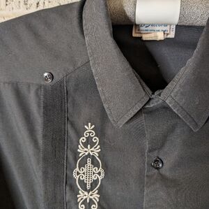 Classic 4-pocket Guayabera - black